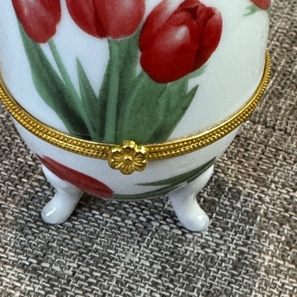 Vintage Red Tulip Egg with Gold Trim - Picture 2 of 6